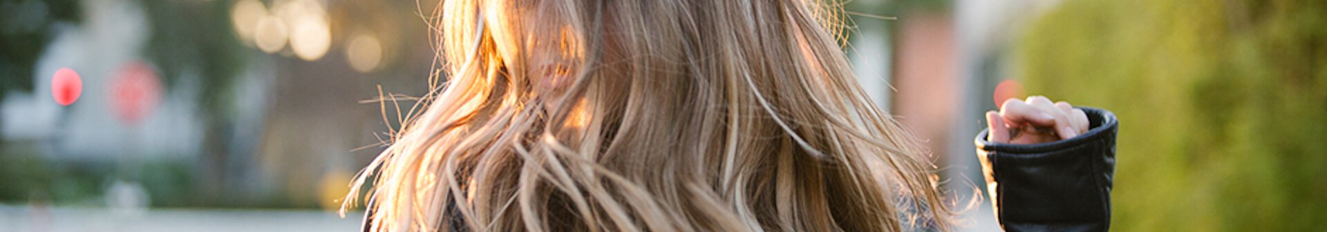 Article_Long_Blond_Hair