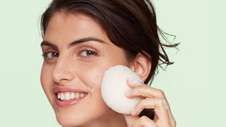 das hilft gegen akne im gesicht 768x432