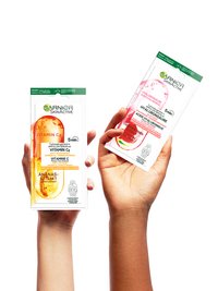 Ampoule-Tissue-Masks-in-Hand