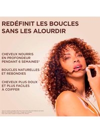 Femme avec des boucles